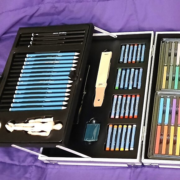 Artist Loft Art set with aluminum portable case - Picture 9 of 10